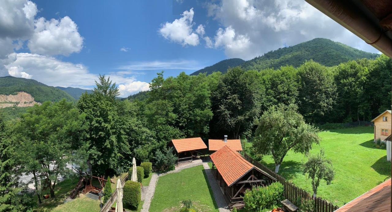 Csiki Hatar Fogado/ Hanul Hotarul Ciucului Hotel Bixad  Buitenkant foto